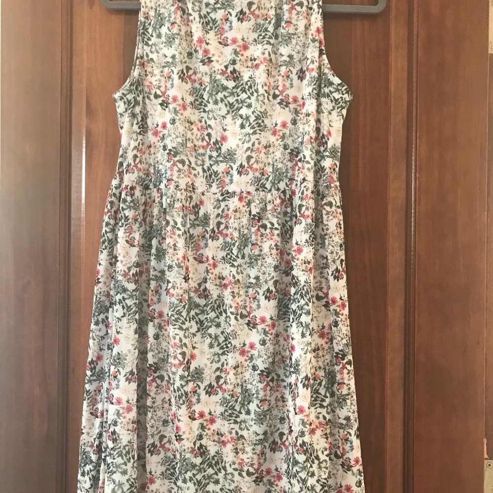 Spring 🌈☀️🐣 Short Floral Dress - Picture 5 of 5